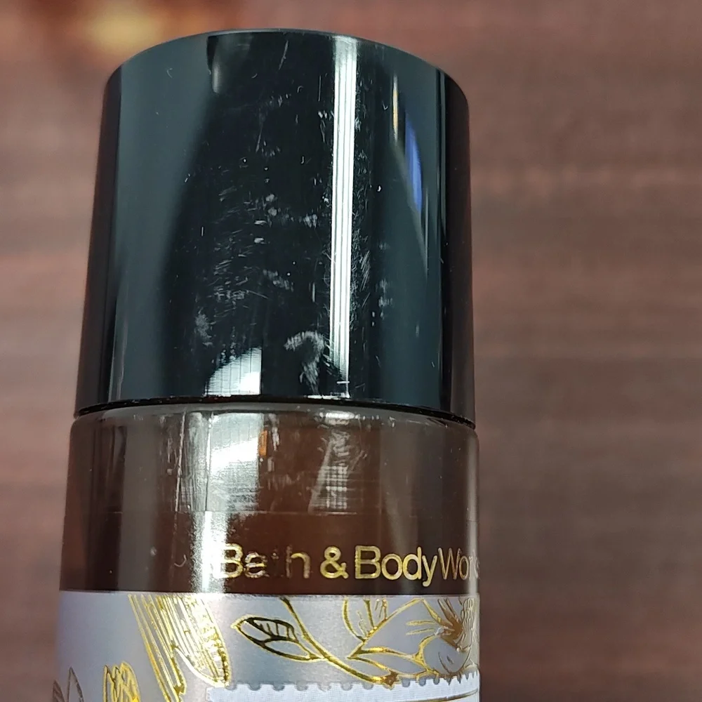 Bath & Body Works oud berry